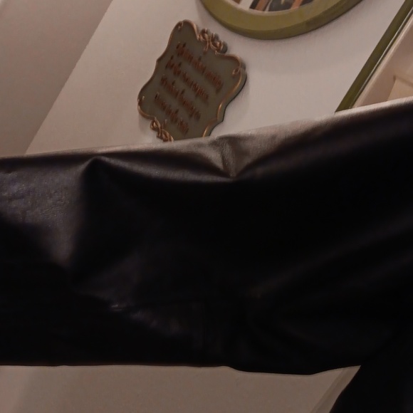 ❤️ FINAL REDUCTION BLACK LEATHER JACKET - Picture 7 of 13